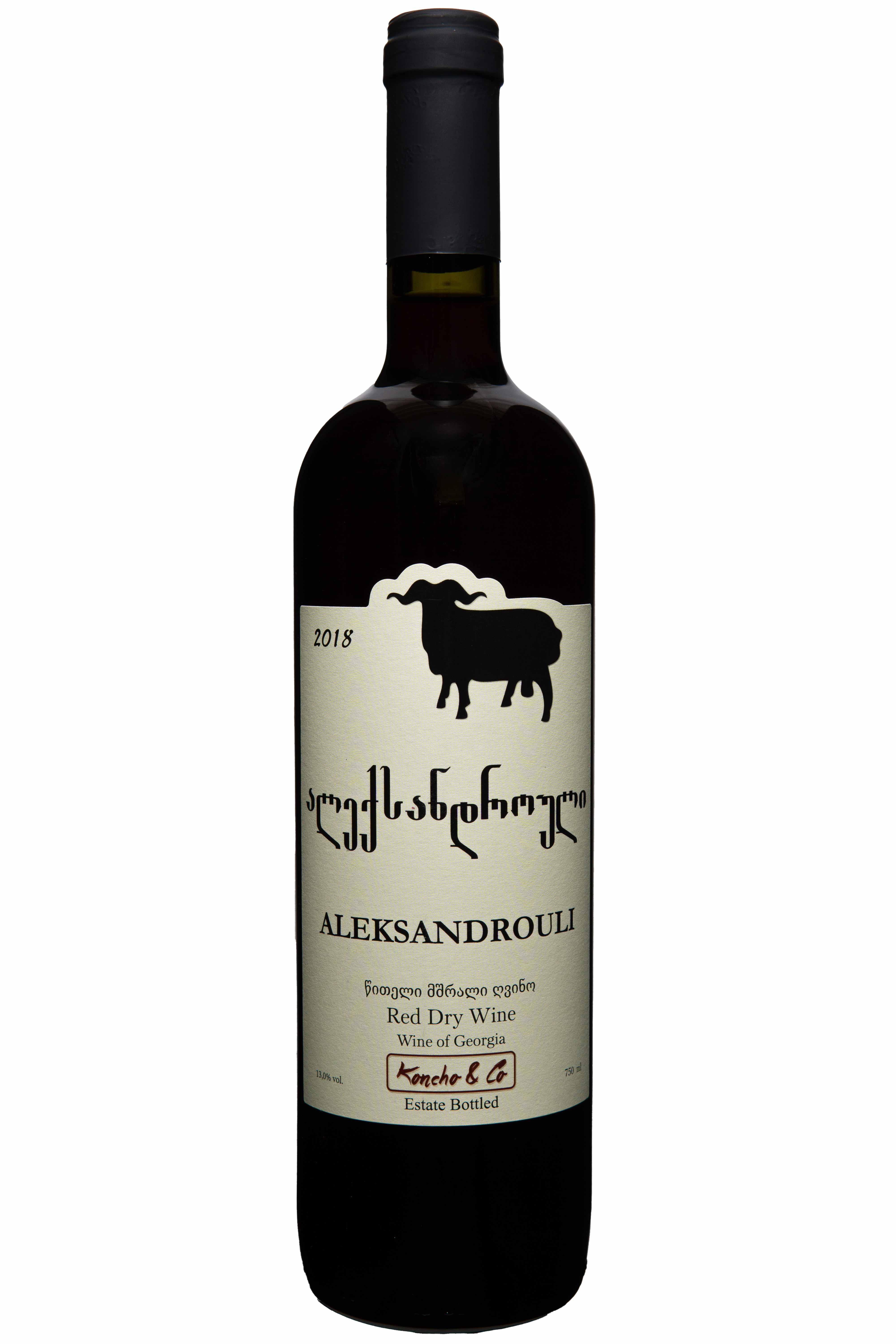 Ein Glas Koncho & Co. Aleksandrouli 2018, intensiver und reicher trockener Rotwein, traditionell in Georgien gekeltert.